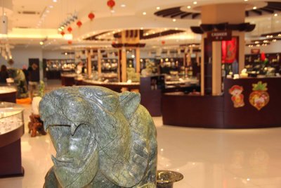 The jade shop with a lion sculpture roaring in the foreground.