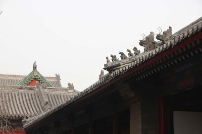 Animal designs on the temple roof. Usually, the more animals there are, the more important the building.