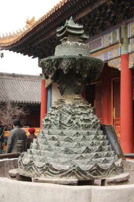At the Hall of Harmony and Peace is a bronze Mount Meru (1.5 meters tall), which is set on a white marble base in a stone pool.