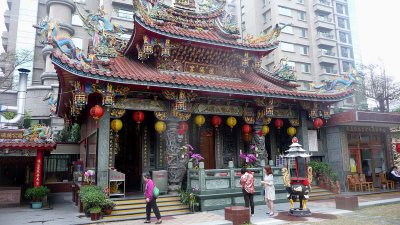 View of the Lungshan (Dragon Mountain) Temple, Taipei's oldest and most popular temple (built in 1738 and rebuilt in 1953).