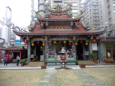 Legend is that someone left a lantern of Kuanyin hanging on a tree. It began giving off light and granting wishes to people.