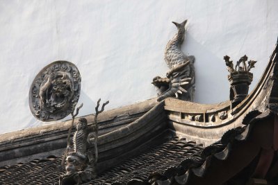 Dragon designs on the roof over the north entrance.