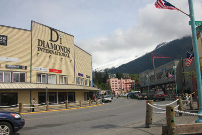 There are several diamond and jewelry stores in the town.