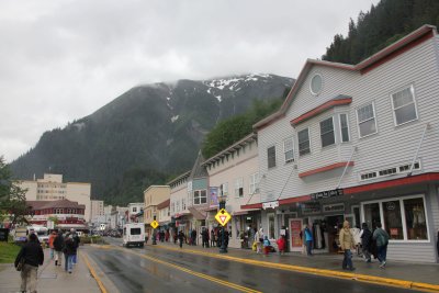 More shops further along Franklin Street.