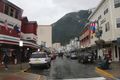 More Franklin Street stores beyond the Red Dog Saloon.