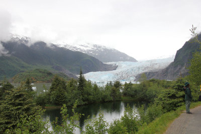 In recent years, the Mendenhall Glacier has retreated due to global warming.