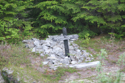 A marker indicating where a workman died while constructing the railroad.