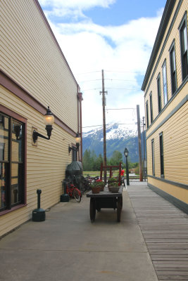 An alley off of 2nd Avenue in Skagway.