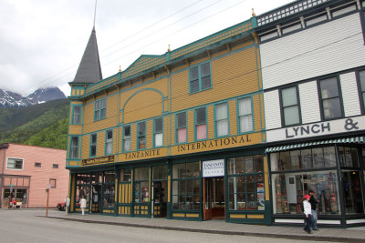 After lunch, I shopped in Skagway for souvenirs. One of the stores that I went to was Tanzanite International at 4th & Broadway.