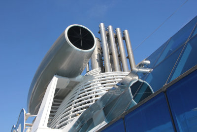 More details of the Island Princess, which is a medium-sized cruise ship.