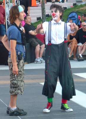 Close-up of the clown with an admirer.