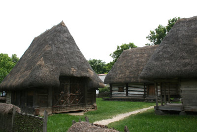 More depictions of Romanian peasant houses.