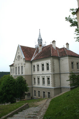 Schoolhouse at the top of the School Children Stairs. Those kids could afford to skip gym!