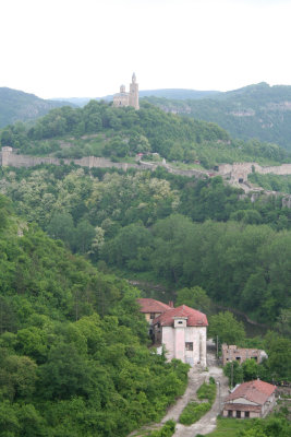 A view with the Church of the Blessed Saviour and the Tsarevets Fortress in the background.