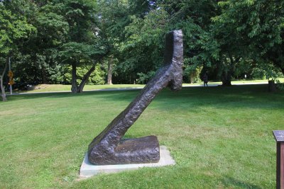 A bronze sculpture by British born sculptor William Tucker called Guardian II (1983).