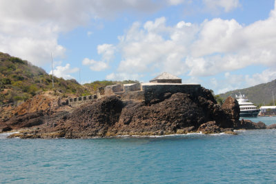 Another (smaller) fort that we passed on the tour, after our Green Island stop.