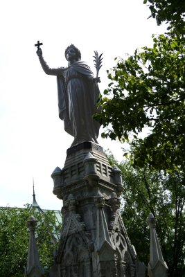 Close-up of the fountain.