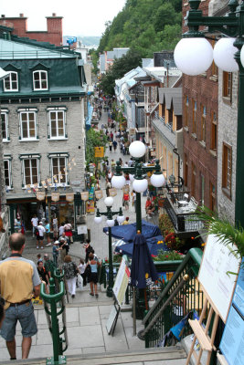 Casse-Cou Stairway leading down to rue de Petit Champlain (the oldest street in N. America).