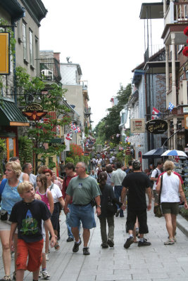 People enjoying the shops and boutiques on rue de Petit Champlain.