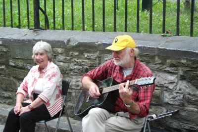 A musical couple (she sang and he played).  They were pretty good!