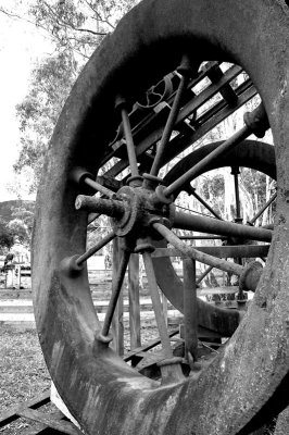 rusted wheel 2 v.jpg