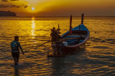 CRW_9858-3-boat-boy-sunset-laguna.jpg