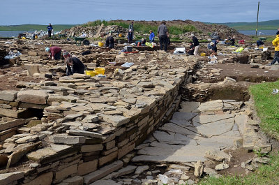 Long wall at Ness of Brodgar.jpg