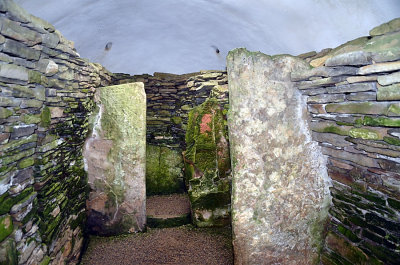 Unston stalled cairn, inside view.jpg