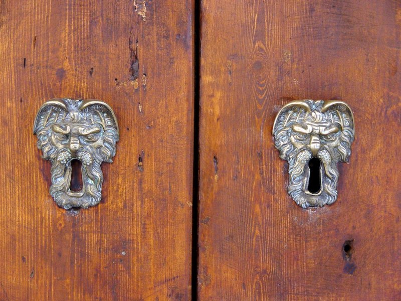 Door knockers, knobs & locks