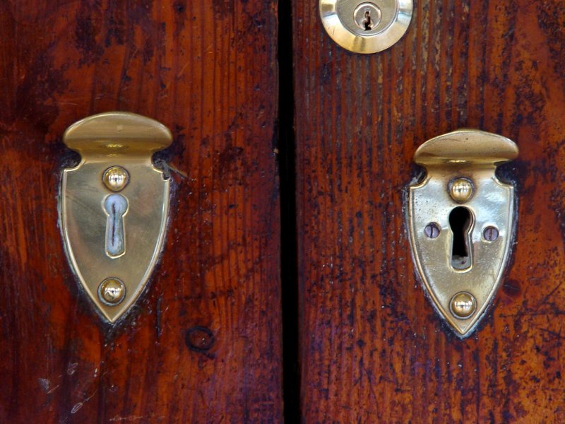 Door knockers, knobs & locks