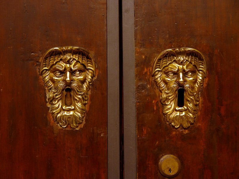 Door knockers, knobs & locks