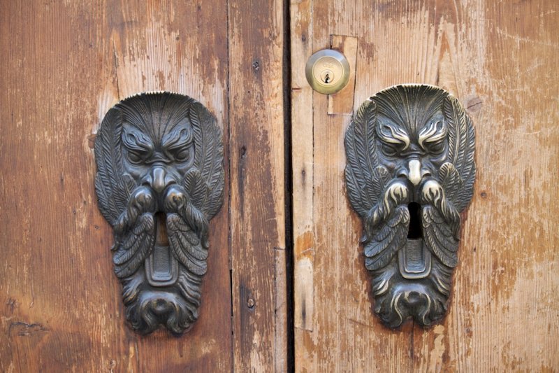 Door knockers, knobs & locks