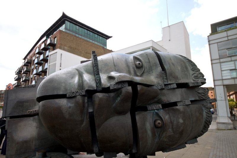 Sculpture, Shad Thames surroundings, London