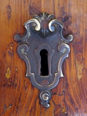 Door knockers, knobs & locks