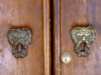 Door knockers, knobs & locks