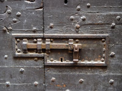 Door knockers, knobs & locks