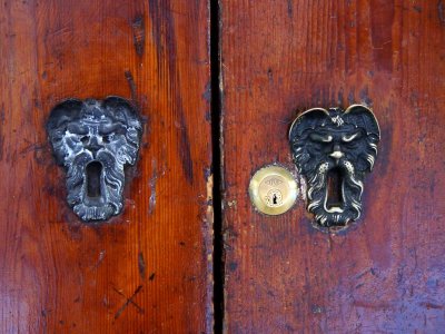 Door knockers, knobs & locks