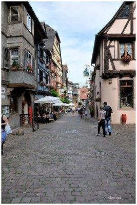 La Rue Principale (Rue du Gal.de Gaulle)