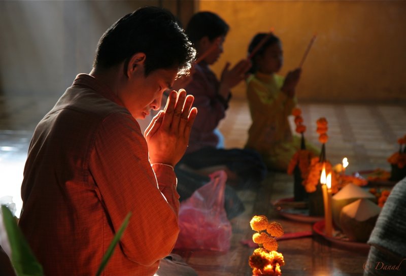 LAOS : Ferveur à Vientiane.
