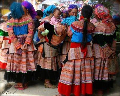 Exchanging Local News. Bac Ha Market.