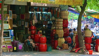 Hanoi - Red drums shop