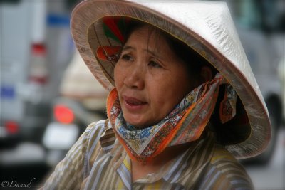 Hanoi - Woman with non ba tam