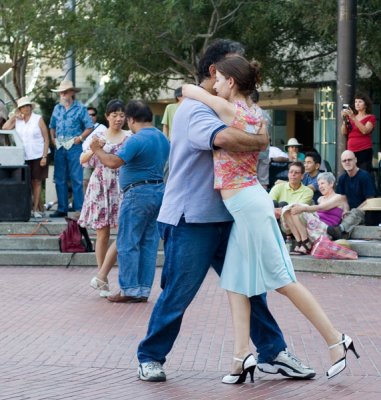 tango_dancers