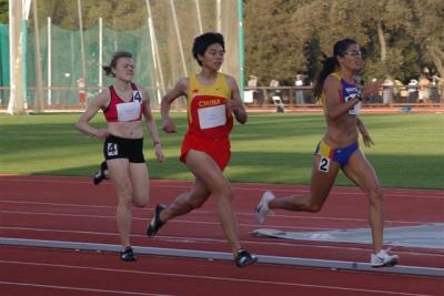 China wins the 800 meters at 2:01