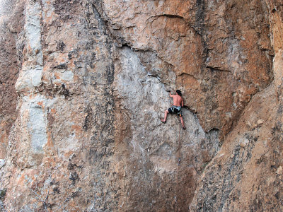 Tim climbs 'The Guillotine' - 5.10a (Echo Cliffs)