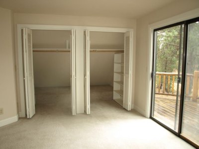 bedroom-large closet