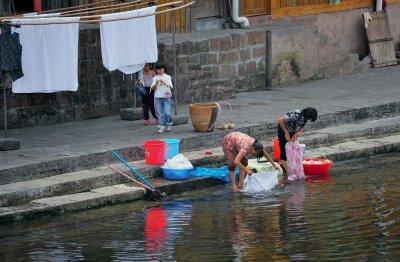 Fenghuang laundry day