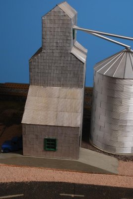 scratchbuilt_grain_elevator