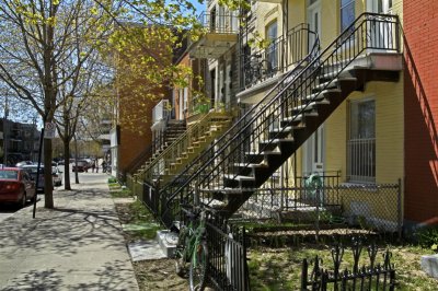 PB_DSC1494_Stairways_at_springtime:Au_printemps_Montreal_Que.jpg