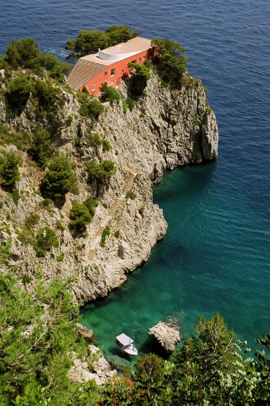 Capri.  Punta Massullo, Casa Malaparte